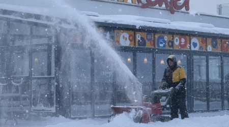 Sneeuwruimen bij het Arena Center